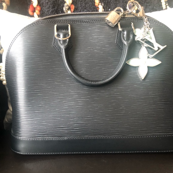 Authentic Louis Vuitton XL ladies handbag - Picture 6 of 6